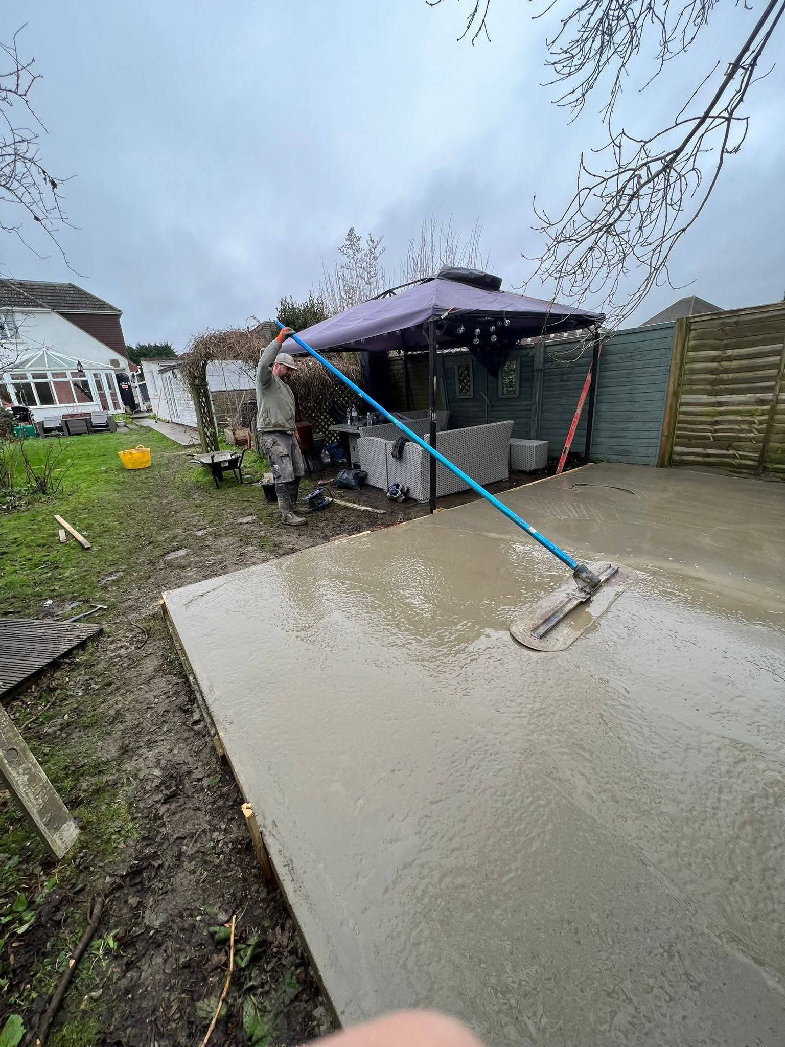 Floating a freshly poured concrete patio