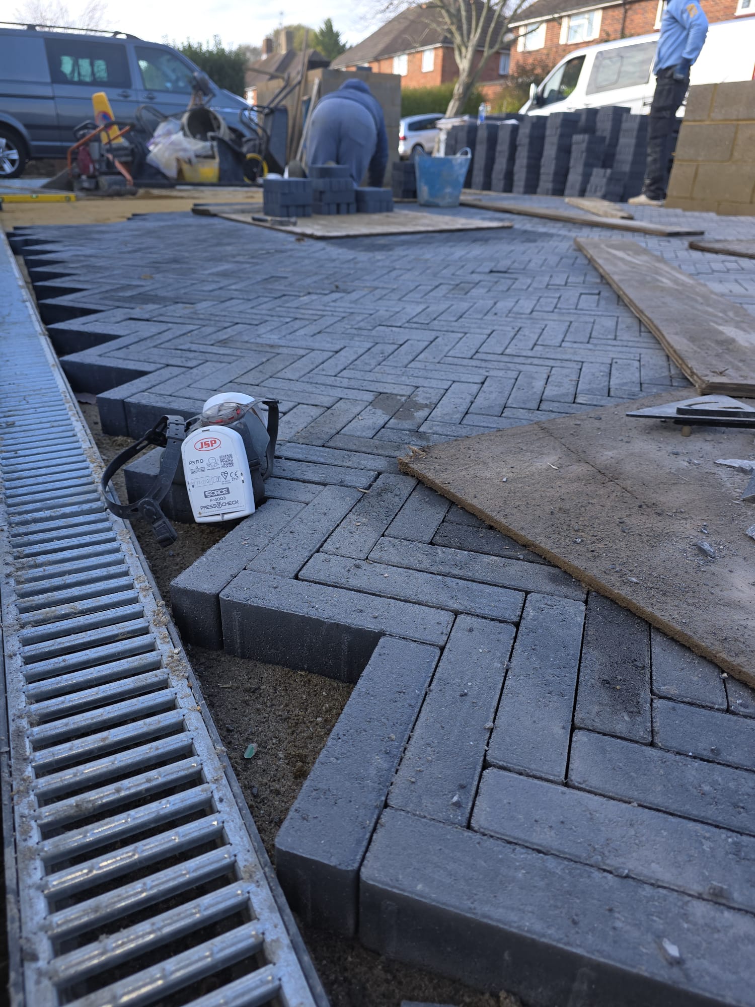 Laying a herringbone block driveway